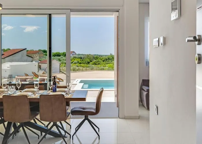 Kate - Zadar By Guide