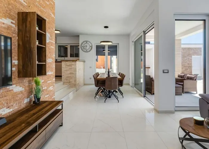 Kate - Zadar By Guide *